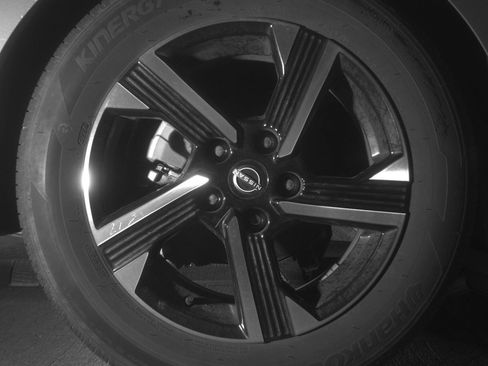 Used 2025 Nissan Sentra SV image 12