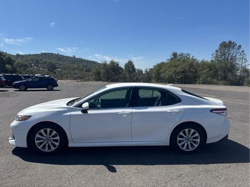 Used 2020 Toyota Camry LE FWD image 8