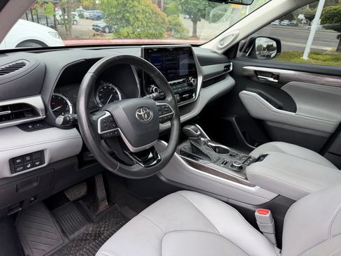 Used 2022 Toyota Highlander Platinum AWD/4WD image 16