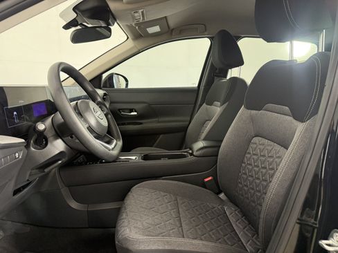 Used 2026 Nissan Kicks SV w/ Cold Weather Package FWD image 14