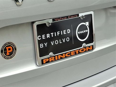 Certified 2025 Volvo XC60 B5 Plus image 30