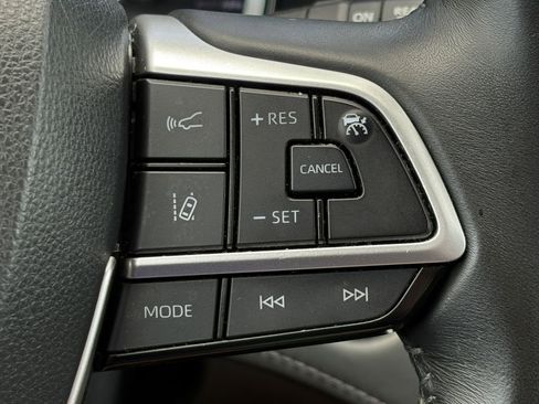 Used 2023 Toyota Highlander LE FWD image 18