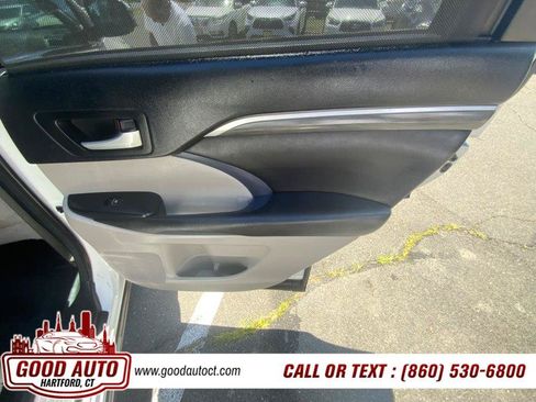 Used 2017 Toyota Highlander Limited Platinum AWD/4WD image 16