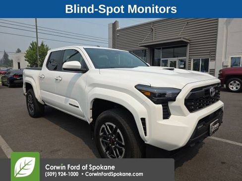 Used 2024 Toyota Tacoma TRD Sport AWD/4WD image 4