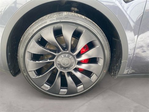 Used 2023 Tesla Model Y Performance image 14