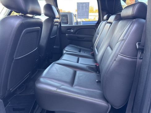 Used 2011 Chevrolet Avalanche LTZ image 18