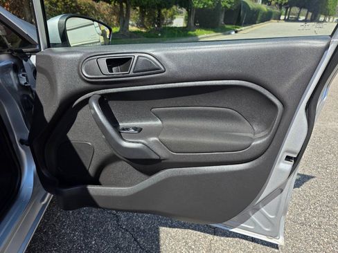 Used 2017 Ford Fiesta SE FWD image 26