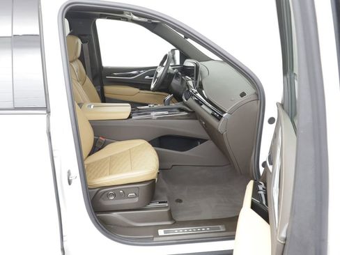 Used 2024 Cadillac Escalade ESV Sport w/ LPO, ONYX Package AWD/4WD image 23
