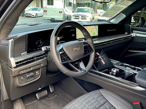 Used 2025 Cadillac Escalade V w/ LPO, ONYX Package image 17