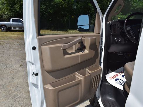 Used 2020 GMC Savana 2500 Extended w/ Driver Convenience Package image 11