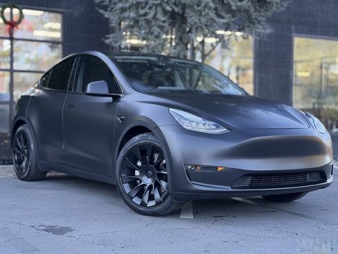 Used 2020 Tesla Model Y Long Range image 8