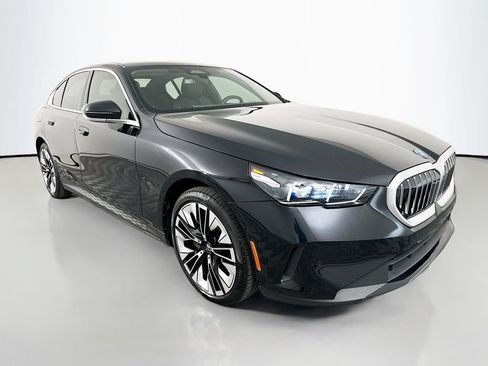 Used 2024 BMW i5 eDrive40i w/ Convenience Package RWD image 3