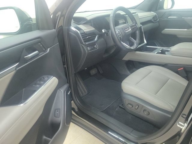 Used 2026 GMC Acadia Elevation w/ Elevation Premium Package FWD image 22