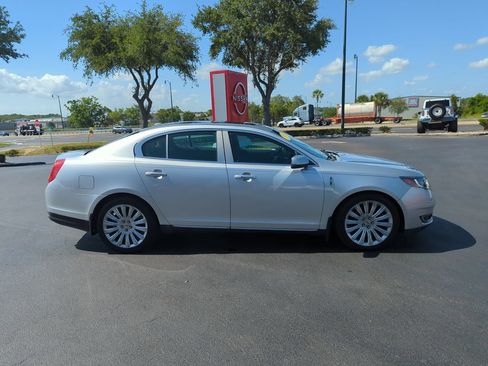 Used 2013 Lincoln MKS FWD image 3