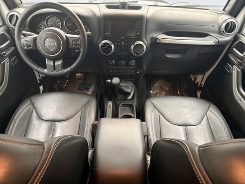 Used 2017 Jeep Wrangler Unlimited Rubicon w/ Dual Top Group AWD/4WD image 14