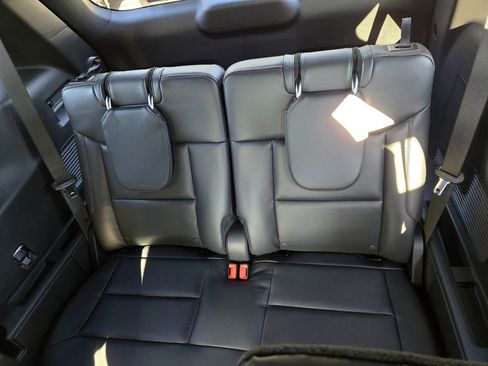 Used 2026 Ford Explorer ST-Line w/ ST-Line Street Pack image 7