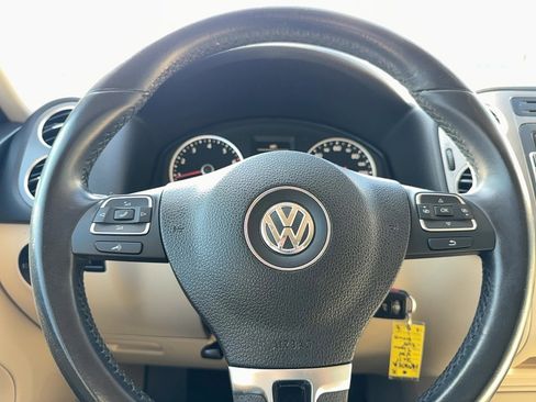 Used 2011 Volkswagen Tiguan SE FWD image 19