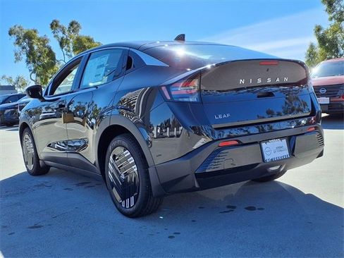 New 2026 Nissan Leaf image 10