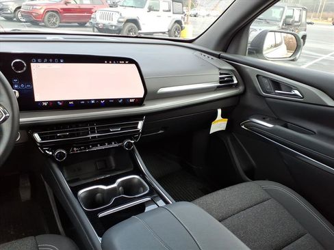 Used 2024 Chevrolet Traverse LT w/ LPO, Floor Liner Package image 26