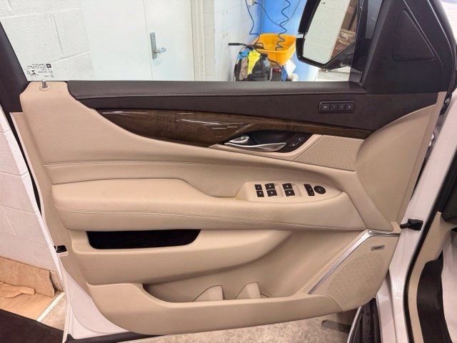 Used 2018 Cadillac Escalade Luxury w/ LPO, Radiant Package AWD/4WD image 9