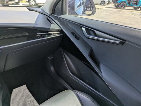 Certified 2024 Kia Niro EX FWD image 17