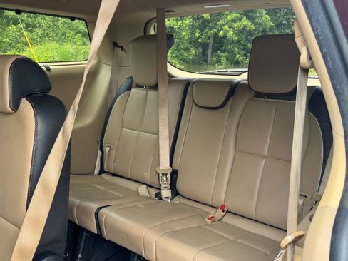 Used 2018 Kia Sedona EX FWD image 16