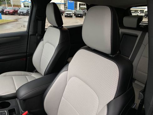 Used 2025 Ford Escape SE FWD image 12