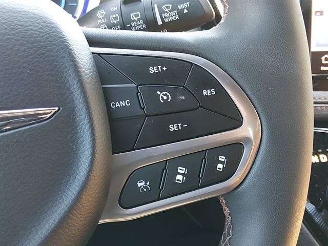Used 2024 Chrysler Pacifica Pinnacle FWD image 16