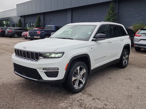 Used 2023 Jeep Grand Cherokee 4WD 4xe w/ Luxury Tech Group II image 3