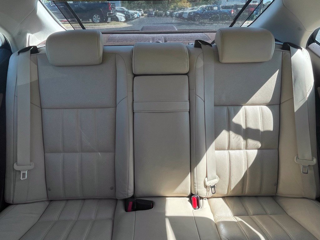 Used 2016 Lexus ES 300h w/ Luxury Package w/Wood Trim FWD image 33