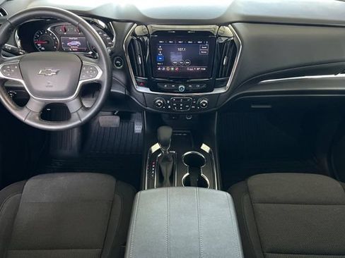 Used 2023 Chevrolet Traverse LT FWD image 16