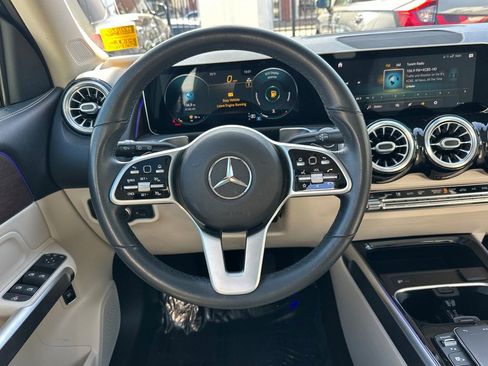 Used 2021 Mercedes-Benz GLB 250 w/ Premium Package image 17