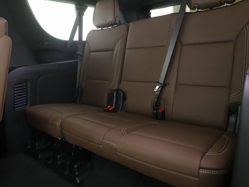 Used 2025 Chevrolet Suburban High Country image 31