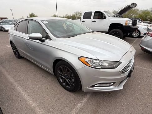 Used 2018 Ford Fusion SE w/ Equipment Group 201A FWD image 2