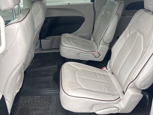 Used 2020 Chrysler Pacifica Limited FWD image 5