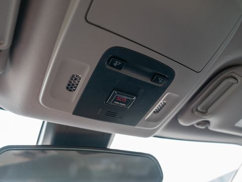 Used 2019 Toyota Camry SE FWD image 19