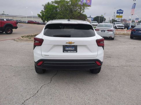 Used 2025 Chevrolet Trax LS w/ Driver Confidence Package FWD image 7