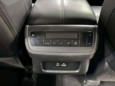 Used 2023 Nissan Pathfinder SL FWD image 35