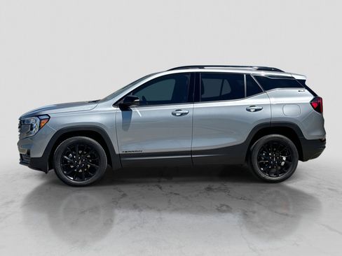 Used 2024 GMC Terrain SLT w/ Elevation Edition AWD/4WD image 3