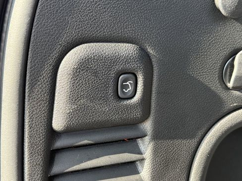 Used 2022 Jeep Grand Cherokee Limited image 37