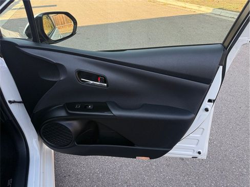 Used 2017 Toyota Prius Two FWD image 33