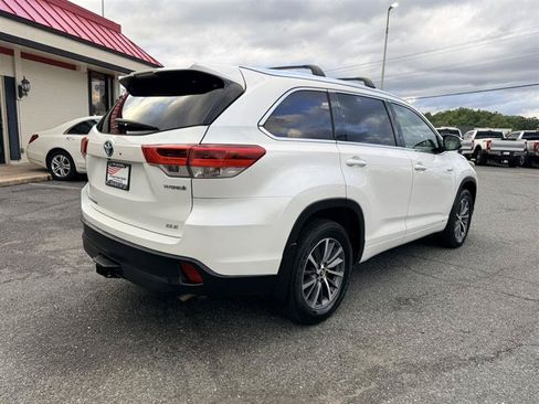 Used 2017 Toyota Highlander XLE AWD/4WD image 5