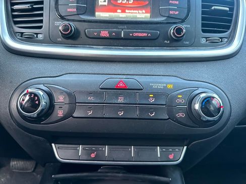 Used 2016 Kia Sorento LX w/ LX Convenience Package image 6