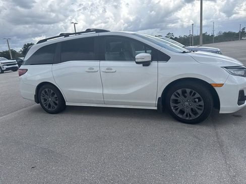Used 2025 Honda Odyssey Touring image 2