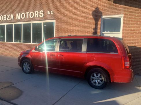Used 2008 Chrysler Town & Country Touring image 2