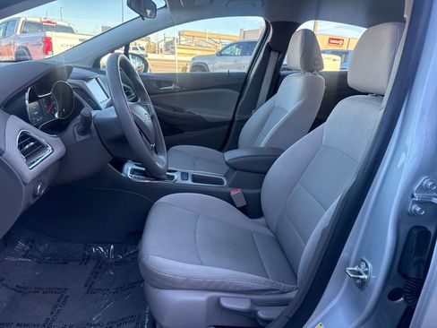 Used 2018 Chevrolet Cruze LS image 9