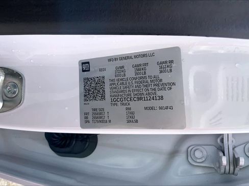 Used 2024 Chevrolet Colorado LT w/ LT Convenience Package image 33