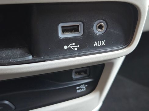 Certified 2018 Chrysler Pacifica Touring-L Plus FWD image 16