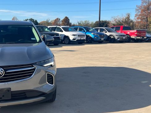 Used 2023 Buick Envision Preferred image 3