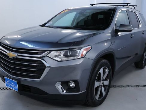 Used 2020 Chevrolet Traverse LT w/ LT Premium Package AWD/4WD image 3